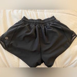 Black size 0 Lululemon hotty hot shorts